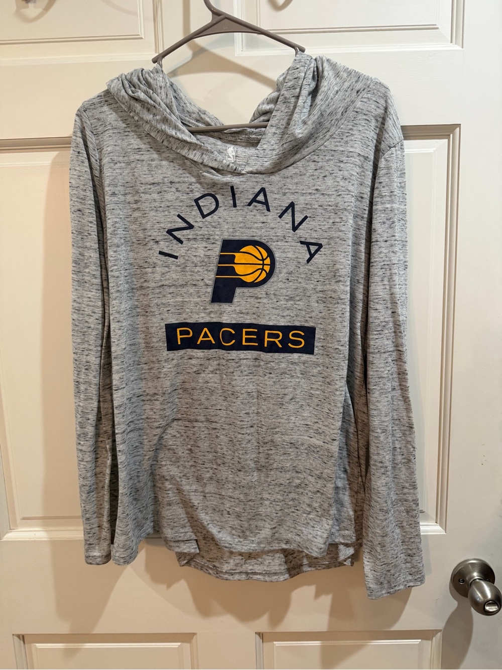 Indiana Pacers NBA, hooded shirt size extra large women’s